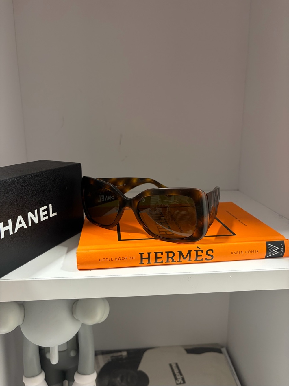 CHANEL Tortoiseshell Quilted-Temple Sunglasses with Gold CC Accent - Picture 7 of 7